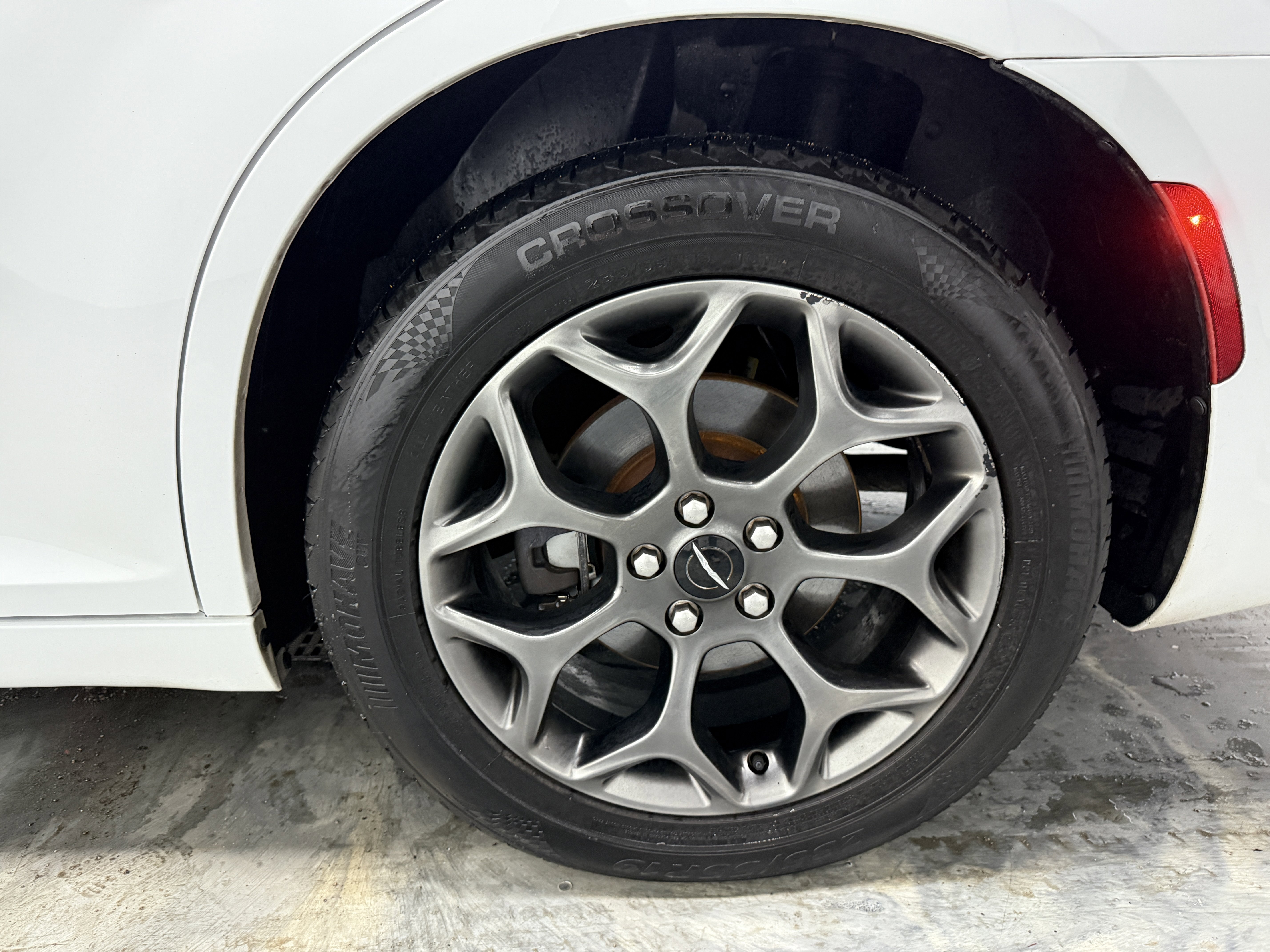 Used 2018 Chrysler 300 S image 28