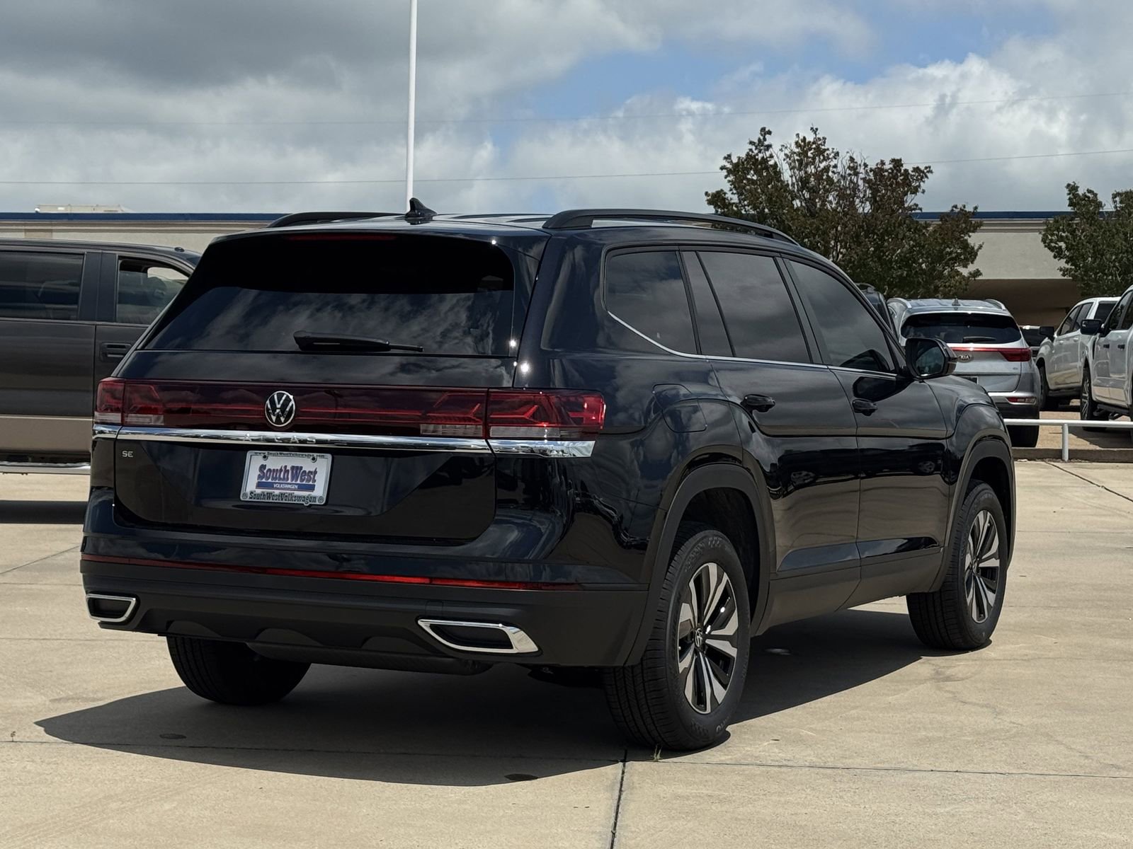 New 2026 Volkswagen Atlas SE FWD image 5