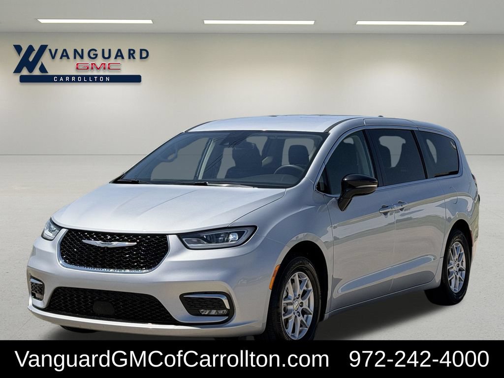 Used 2024 Chrysler Pacifica Touring-L FWD image 5
