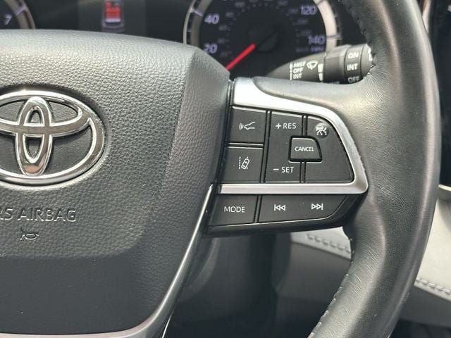 Used 2020 Toyota Highlander LE AWD/4WD image 16