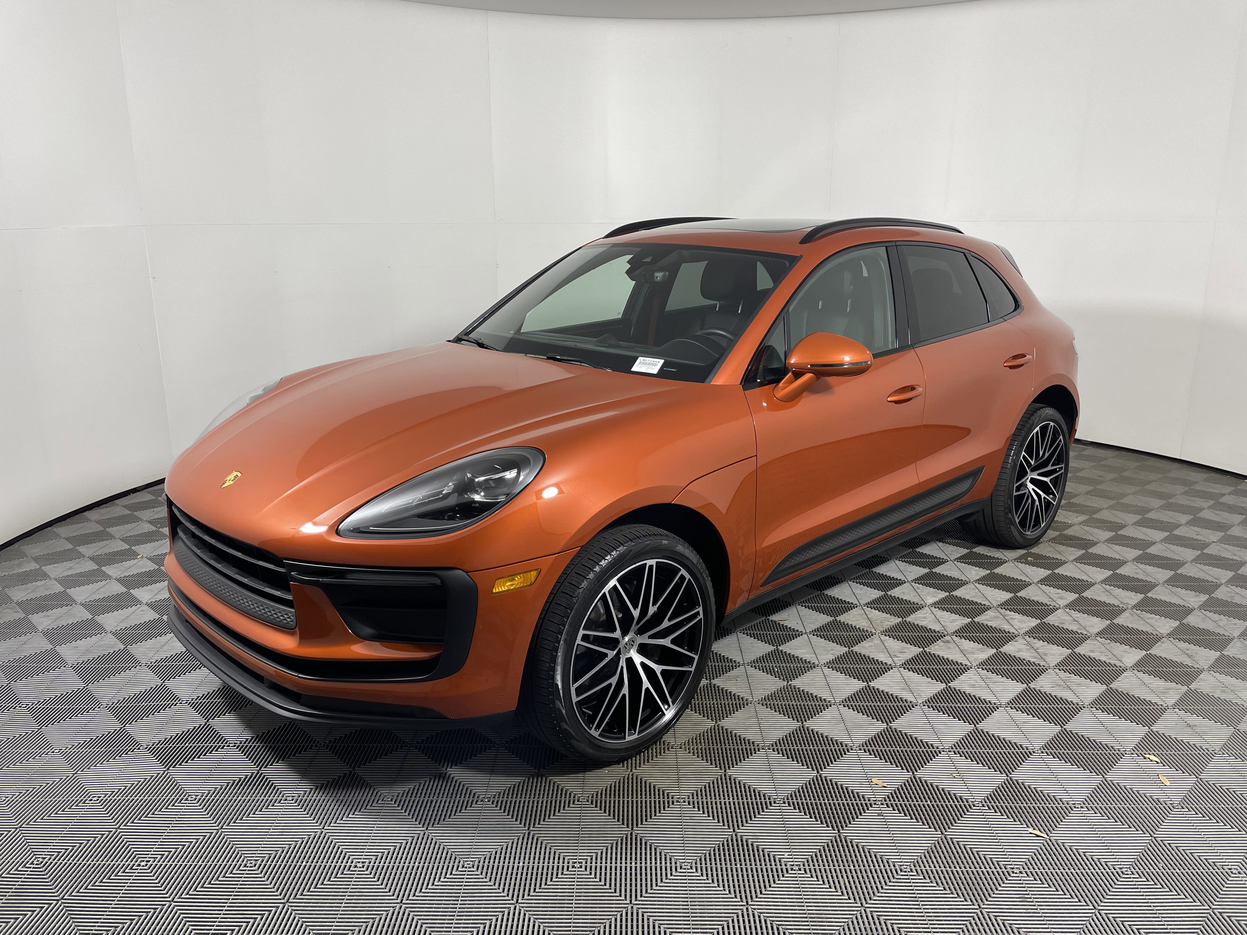 Certified 2022 Porsche Macan AWD/4WD image 11