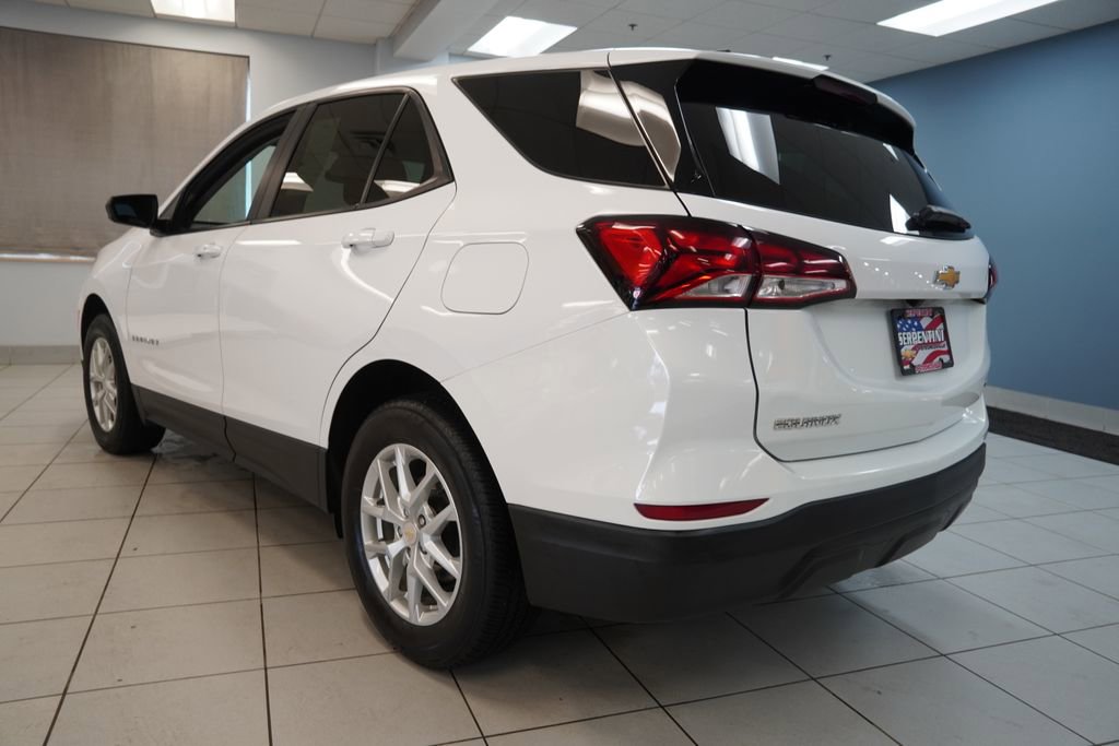Used 2023 Chevrolet Equinox LS w/ LS Convenience Package image 3