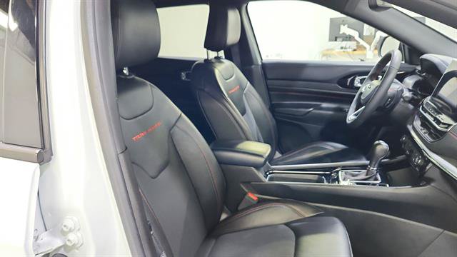 Used 2025 Jeep Compass Trailhawk AWD/4WD image 24