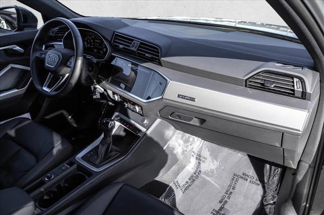 Used 2025 Audi Q3 2.0T Premium image 24