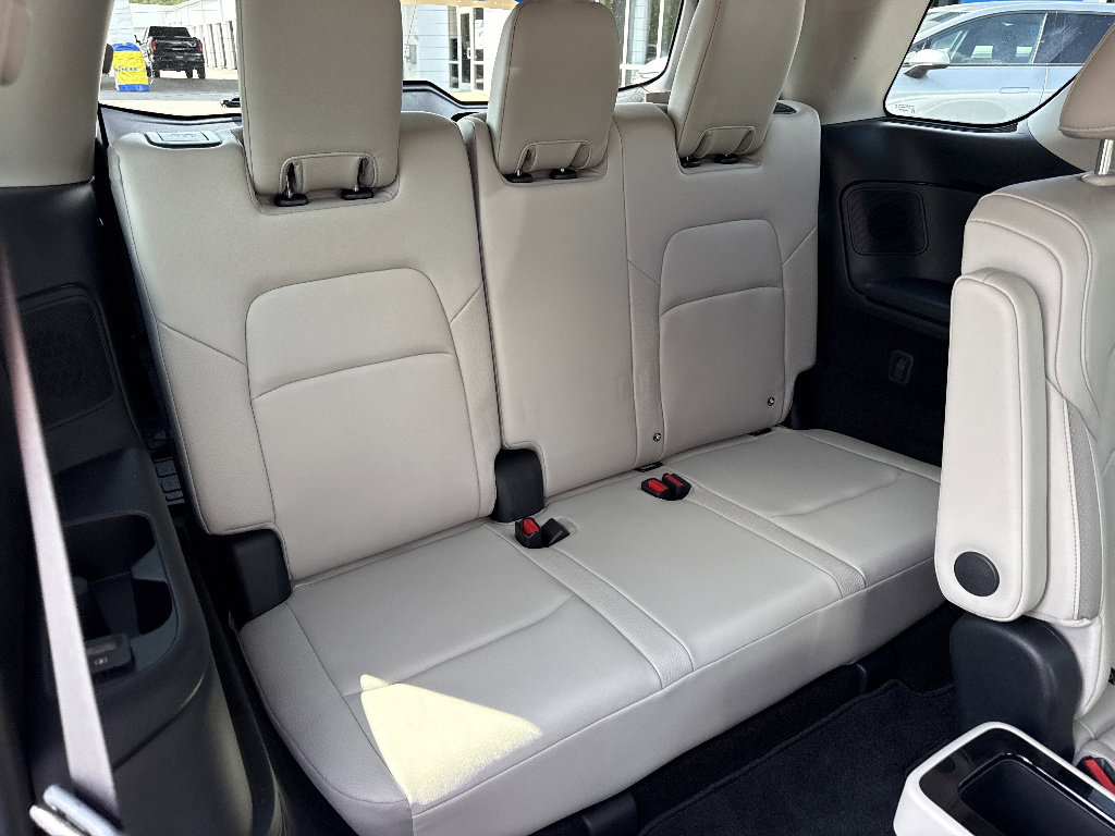 Used 2024 Nissan Pathfinder SL w/ SL Premium Package FWD image 33