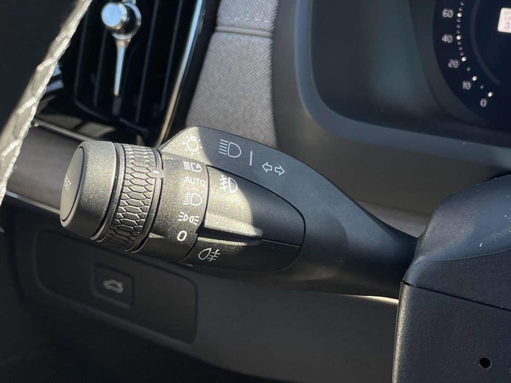 New 2026 Volvo XC90 B5 Core image 13