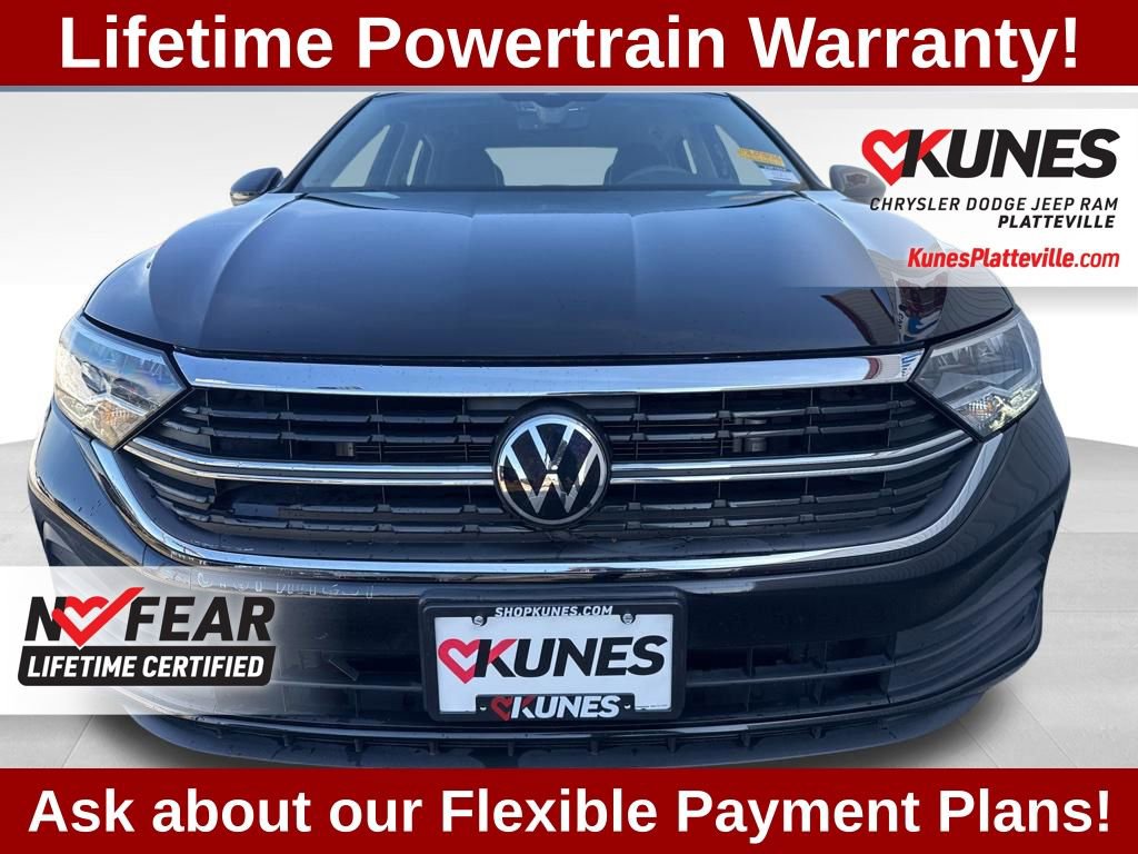 Used 2023 Volkswagen Jetta SE w/ Panoramic Sunroof Package image 11