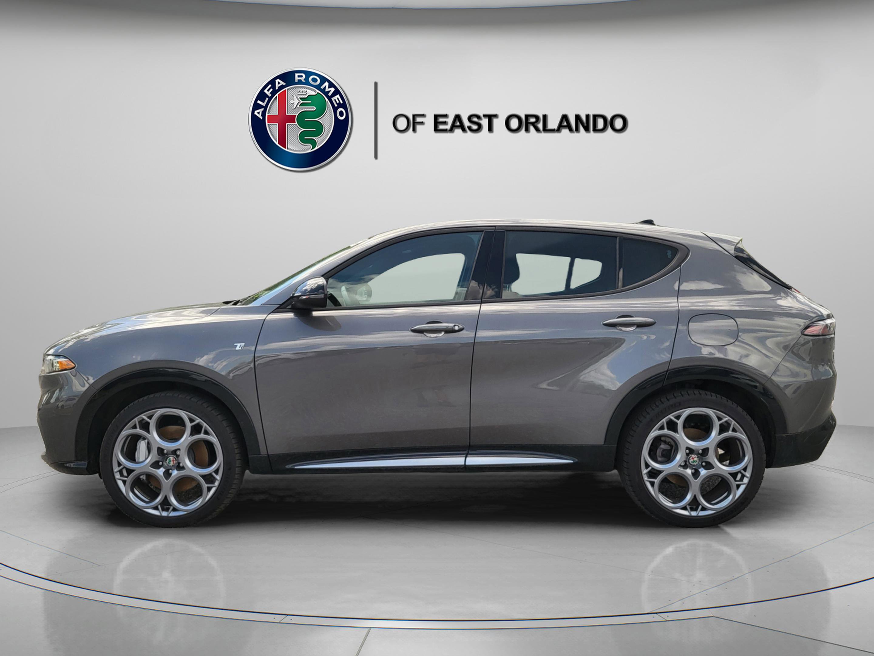 Used 2024 Alfa Romeo Tonale Ti AWD/4WD image 3