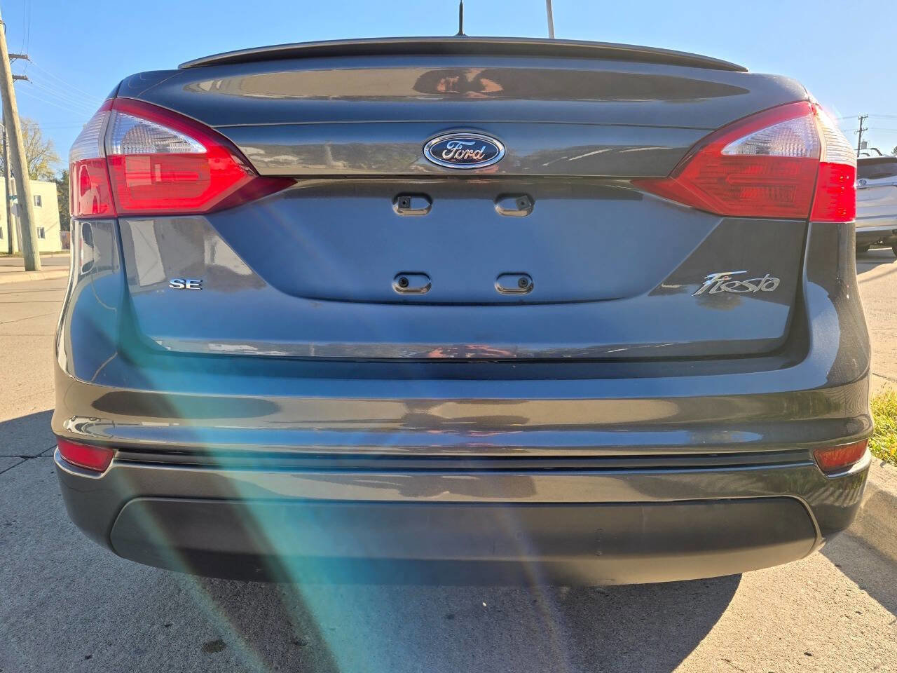 Used 2015 Ford Fiesta SE w/ Comfort Package image 9