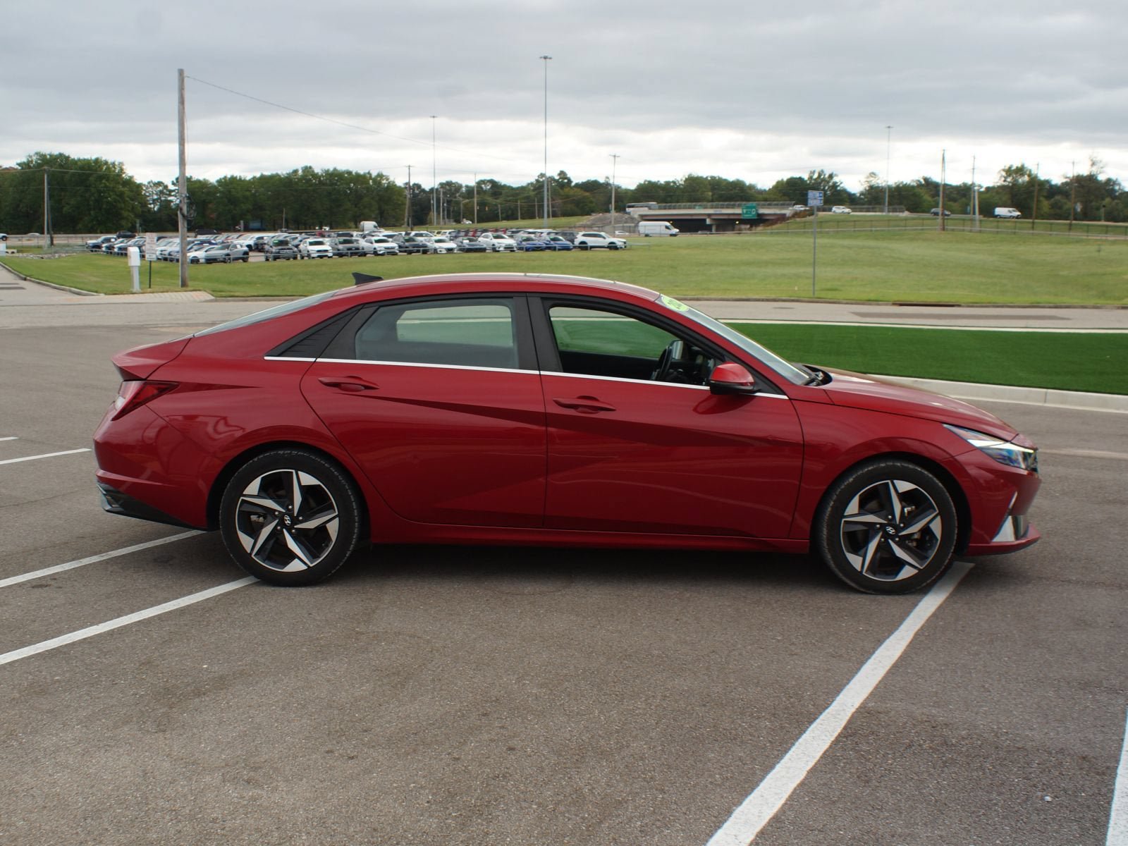 Used 2021 Hyundai Elantra SEL w/ Convenience + Premium Package FWD image 19
