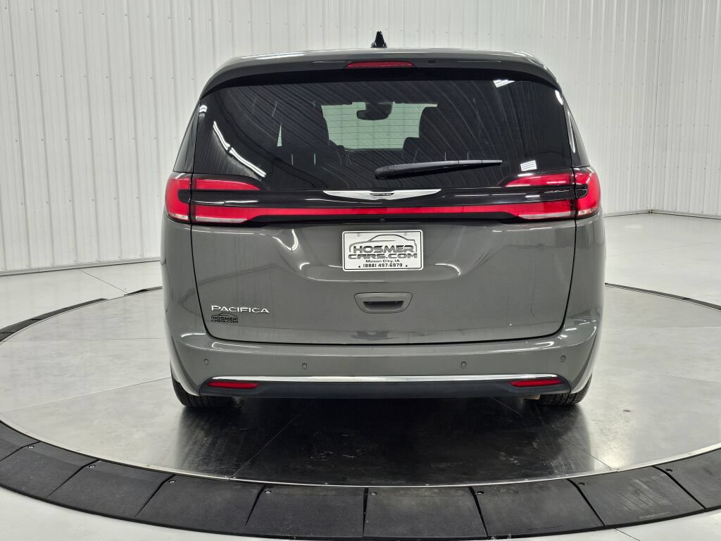 Used 2025 Chrysler Pacifica Select FWD image 4