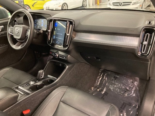 Used 2019 Volvo XC40 T5 Momentum image 16