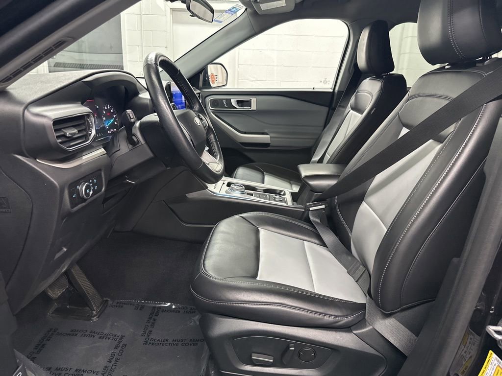 Used 2023 Ford Explorer XLT w/ Equipment Group 202A image 19