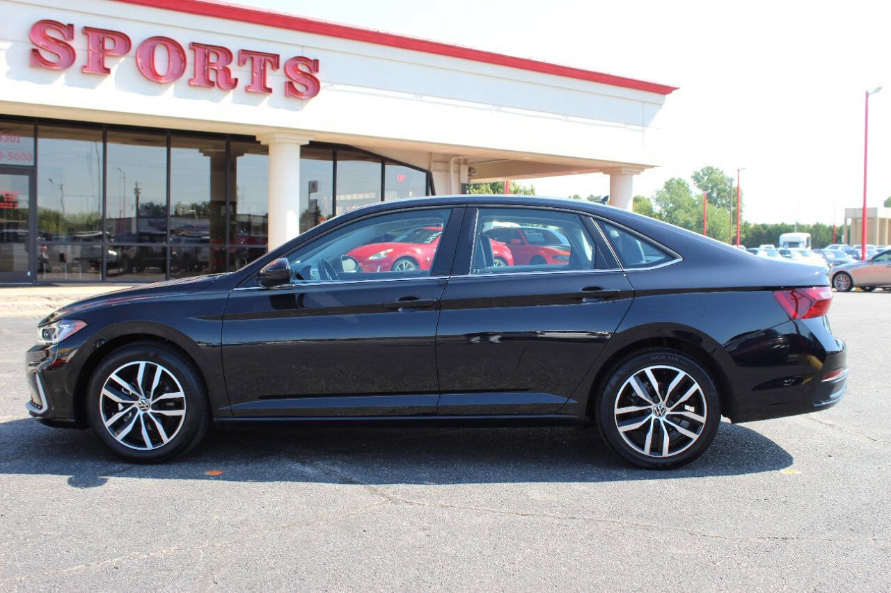 Used 2025 Volkswagen Jetta SE image 6