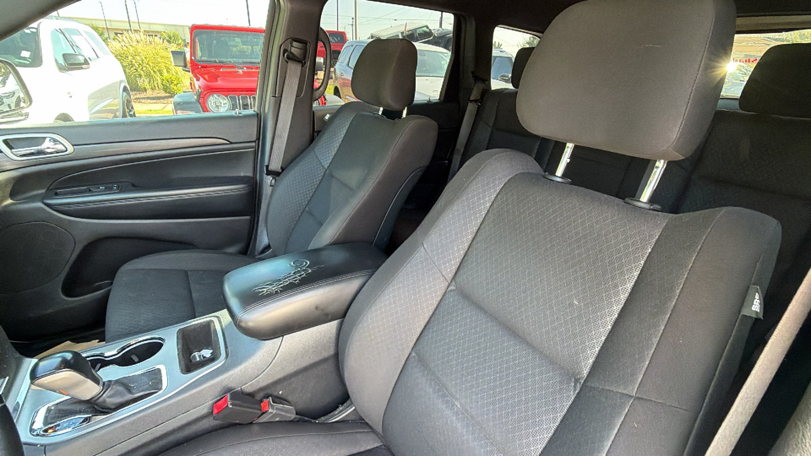 Used 2020 Jeep Grand Cherokee Laredo RWD image 17