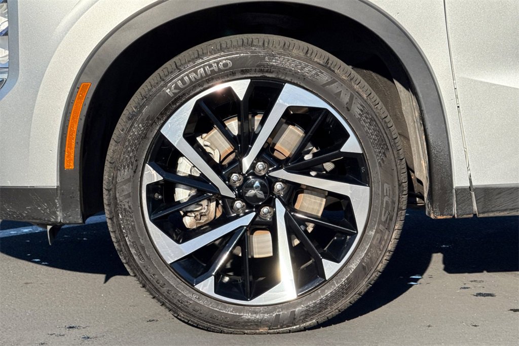 Used 2024 Mitsubishi Outlander FWD image 13