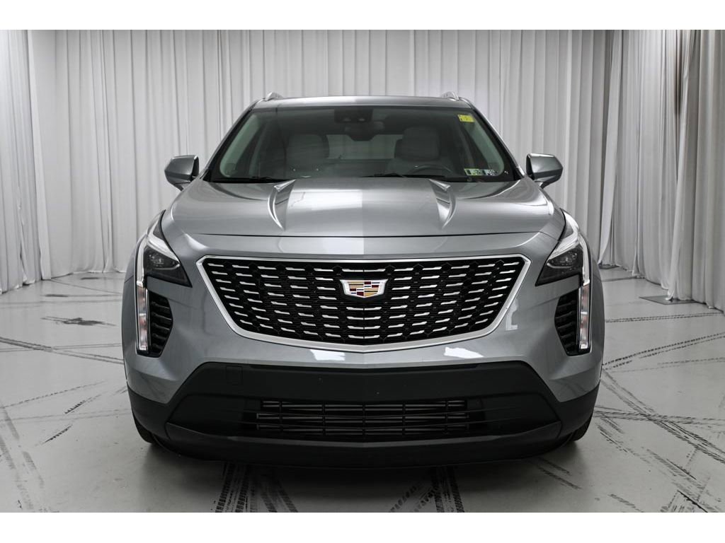 Used 2023 Cadillac XT4 Luxury w/ Cold Weather Package FWD image 3