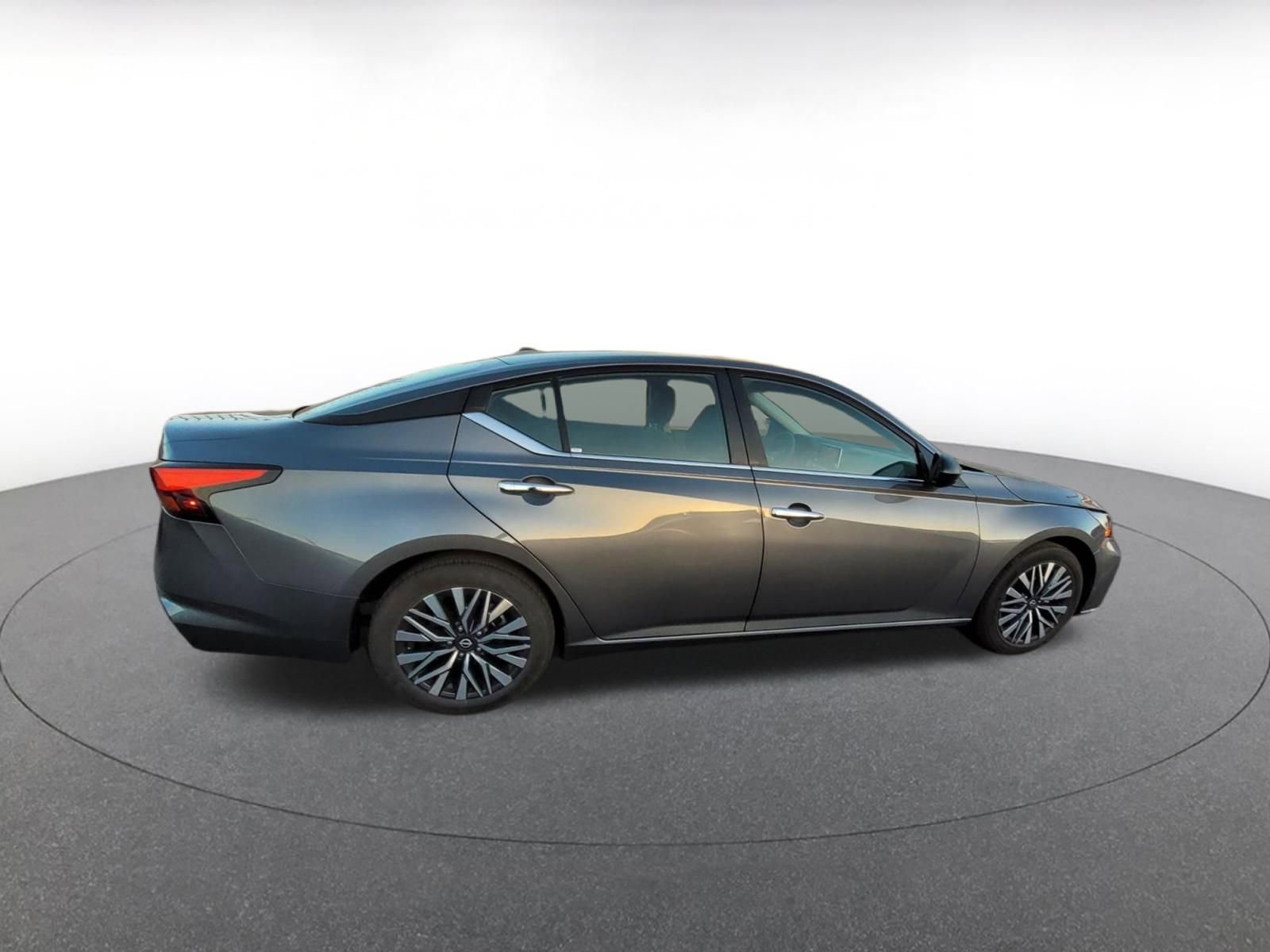 Used 2025 Nissan Altima 2.5 SV image 7