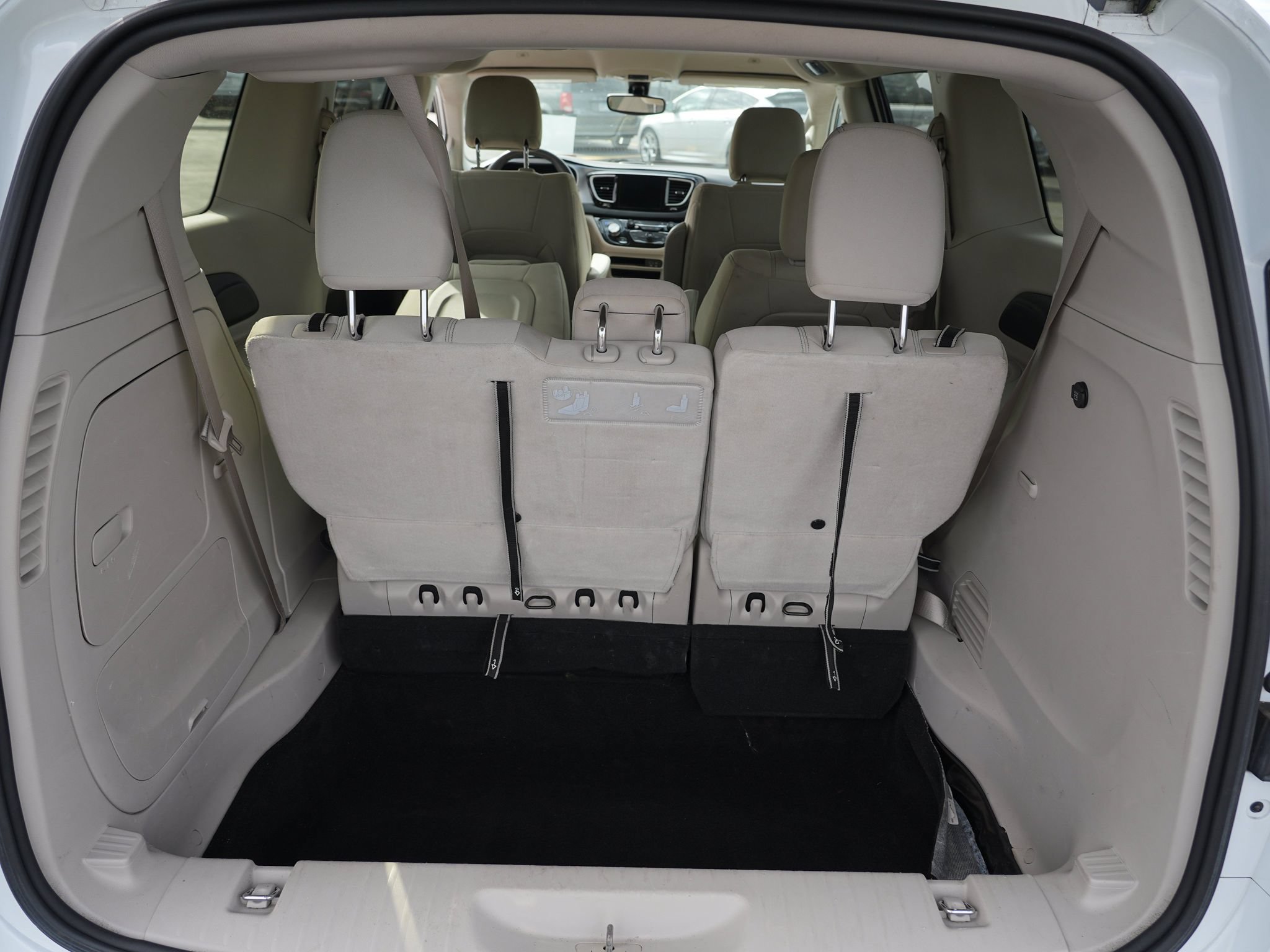 Used 2018 Chrysler Pacifica Touring Plus FWD image 28