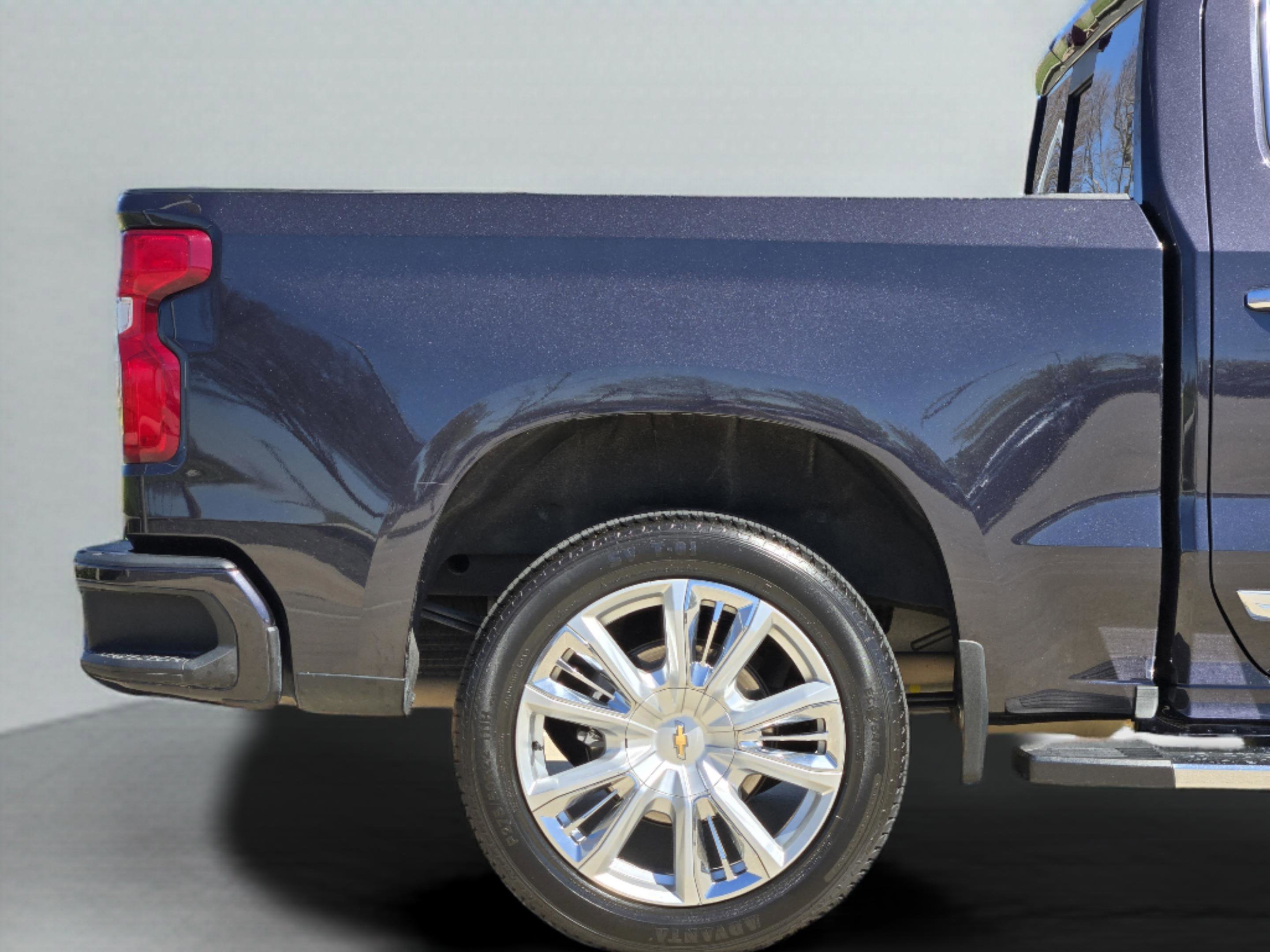 Used 2023 Chevrolet Silverado 1500 High Country w/ Technology Package image 10