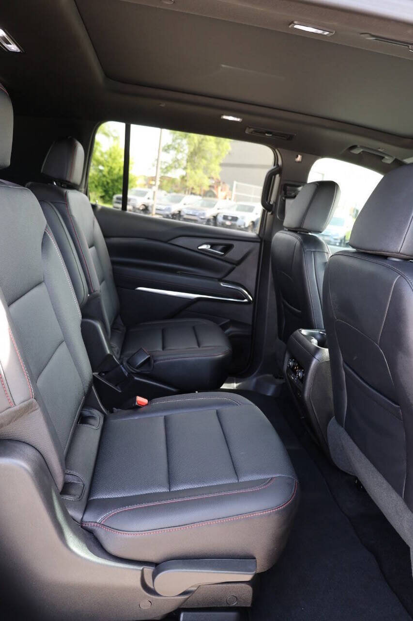Used 2025 Chevrolet Traverse Z71 AWD/4WD image 15