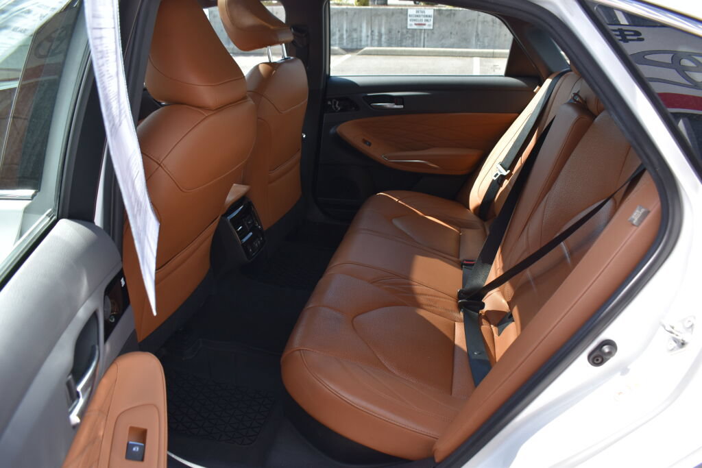 Certified 2019 Toyota Avalon Limited w/ Advanced Safety Package FWD image 20