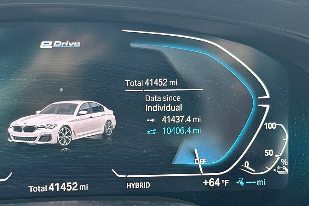 Used 2023 BMW 530e w/ M Sport Package image 29