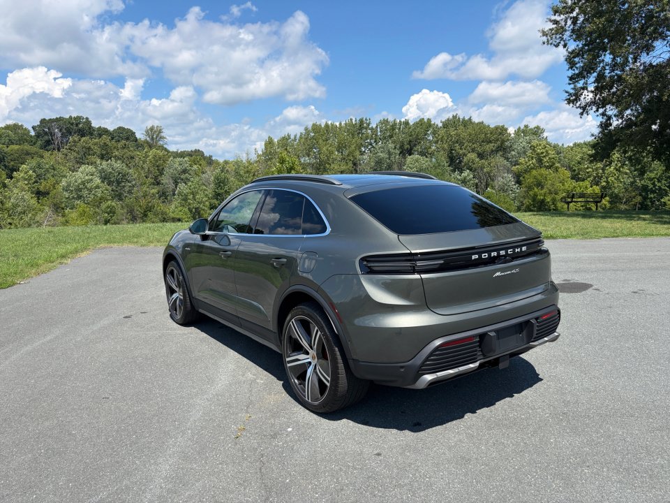 New 2026 Porsche Macan 4S Electric AWD/4WD image 3