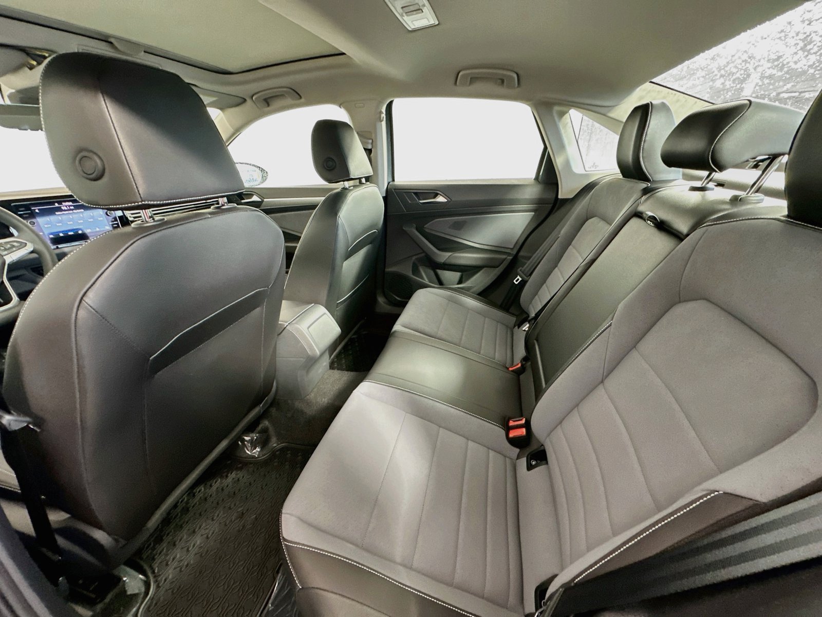 New 2027 Volkswagen Jetta SE FWD image 24