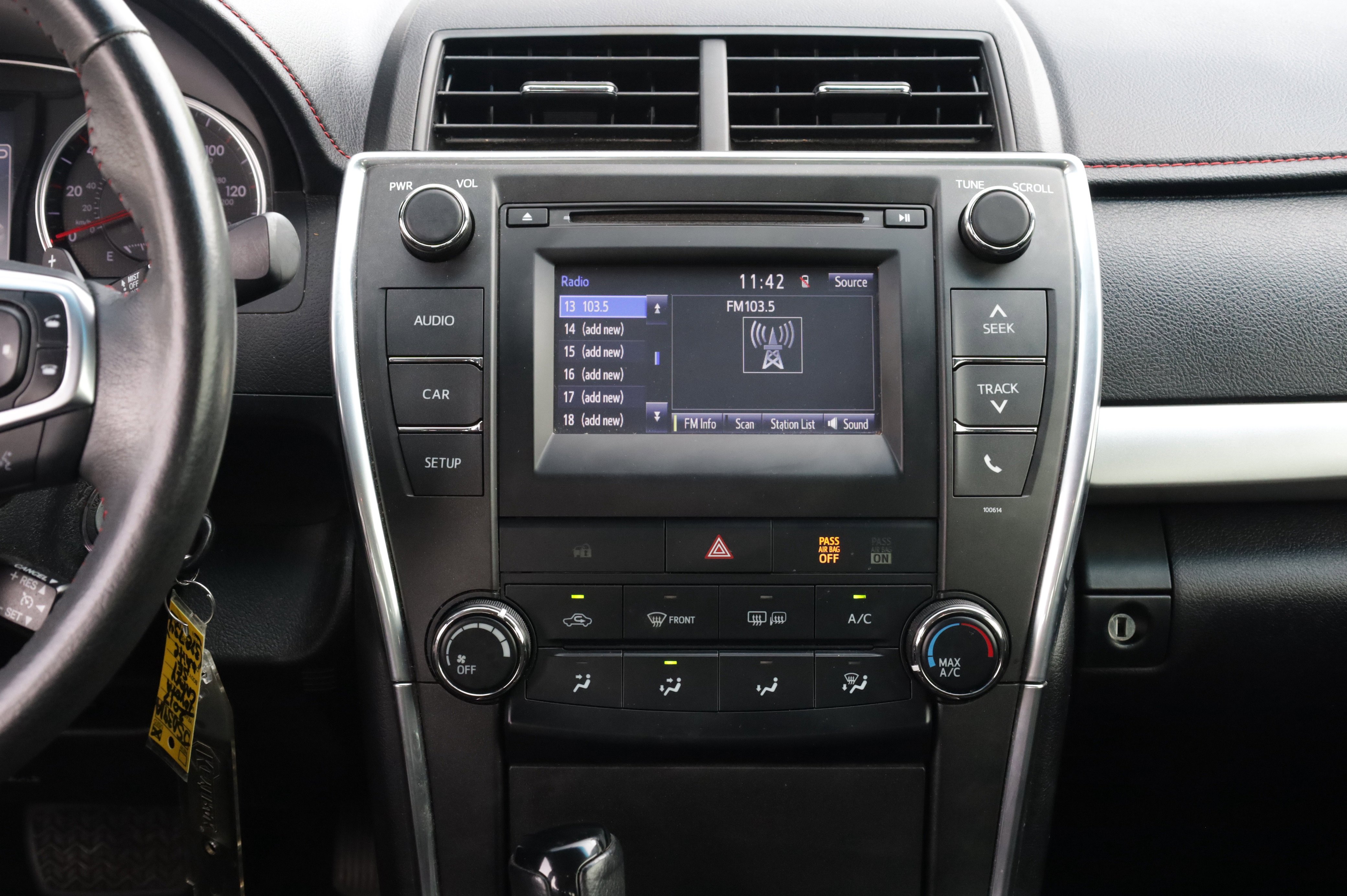 Used 2017 Toyota Camry SE FWD image 9