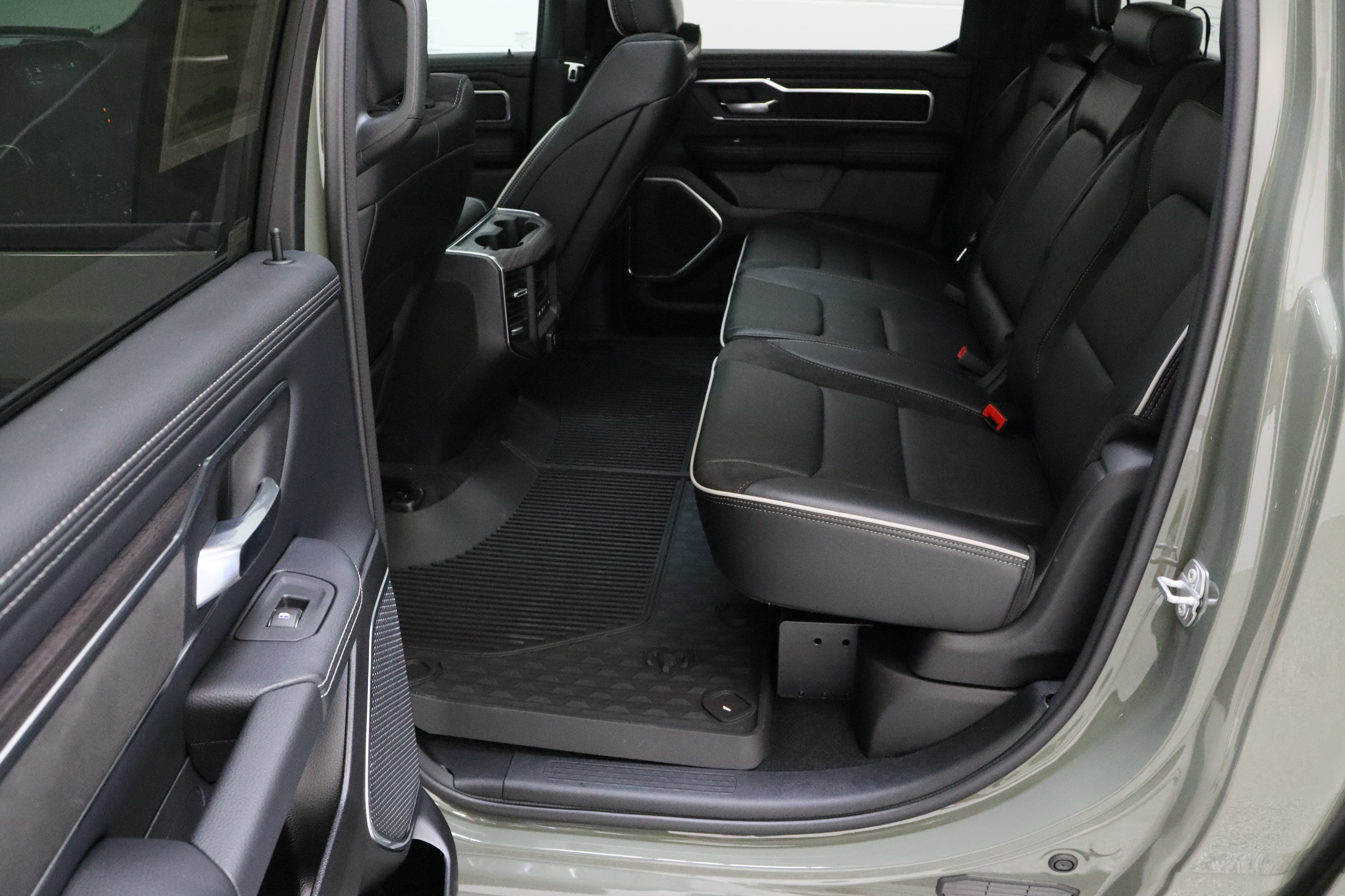 Used 2026 RAM 1500 Laramie w/ Night Edition RWD image 31