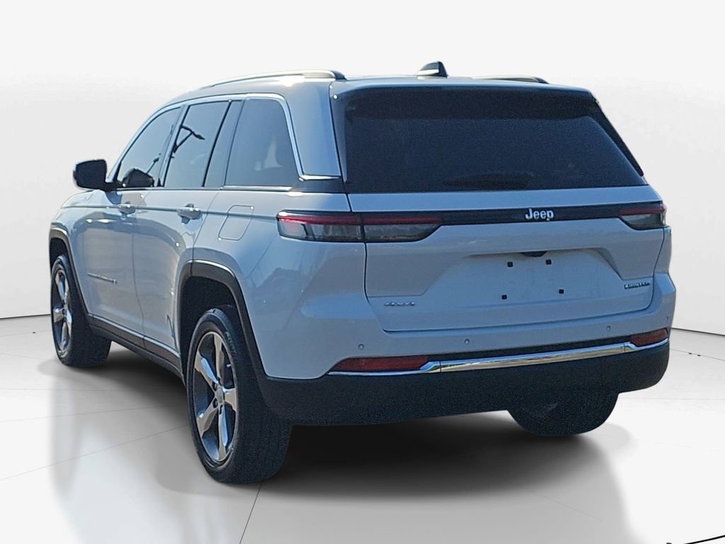 Used 2022 Jeep Grand Cherokee Limited w/ Trailer Tow Prep Group (B) AWD/4WD image 7