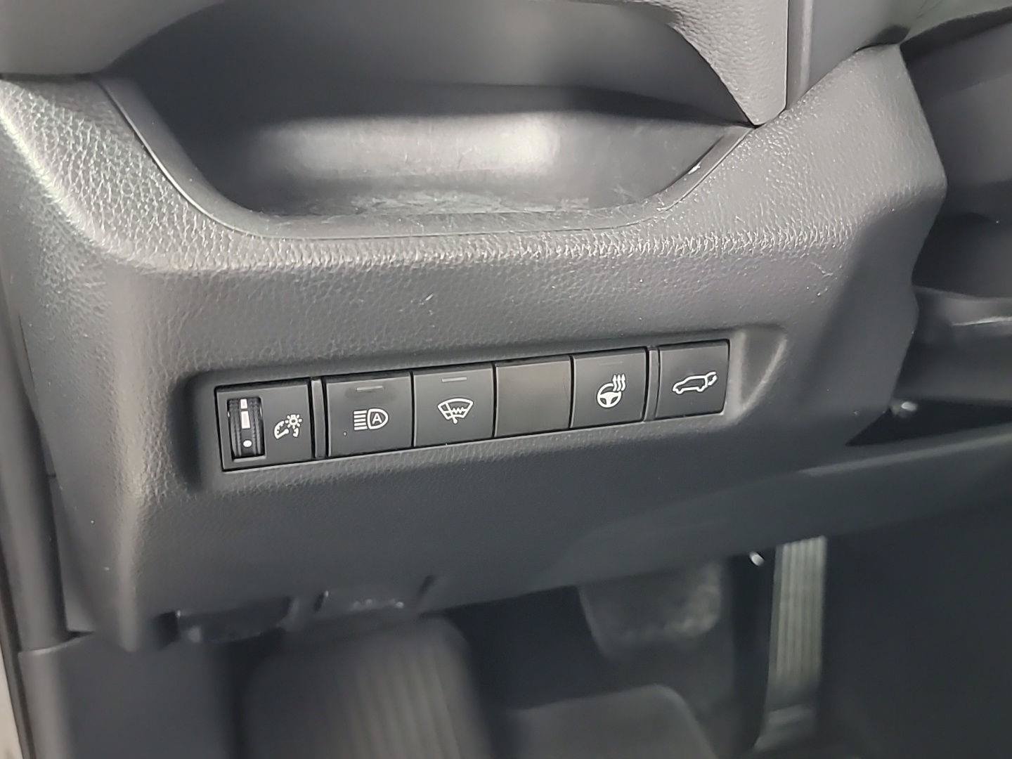 Used 2021 Toyota RAV4 XLE w/ Convenience Package AWD/4WD image 34