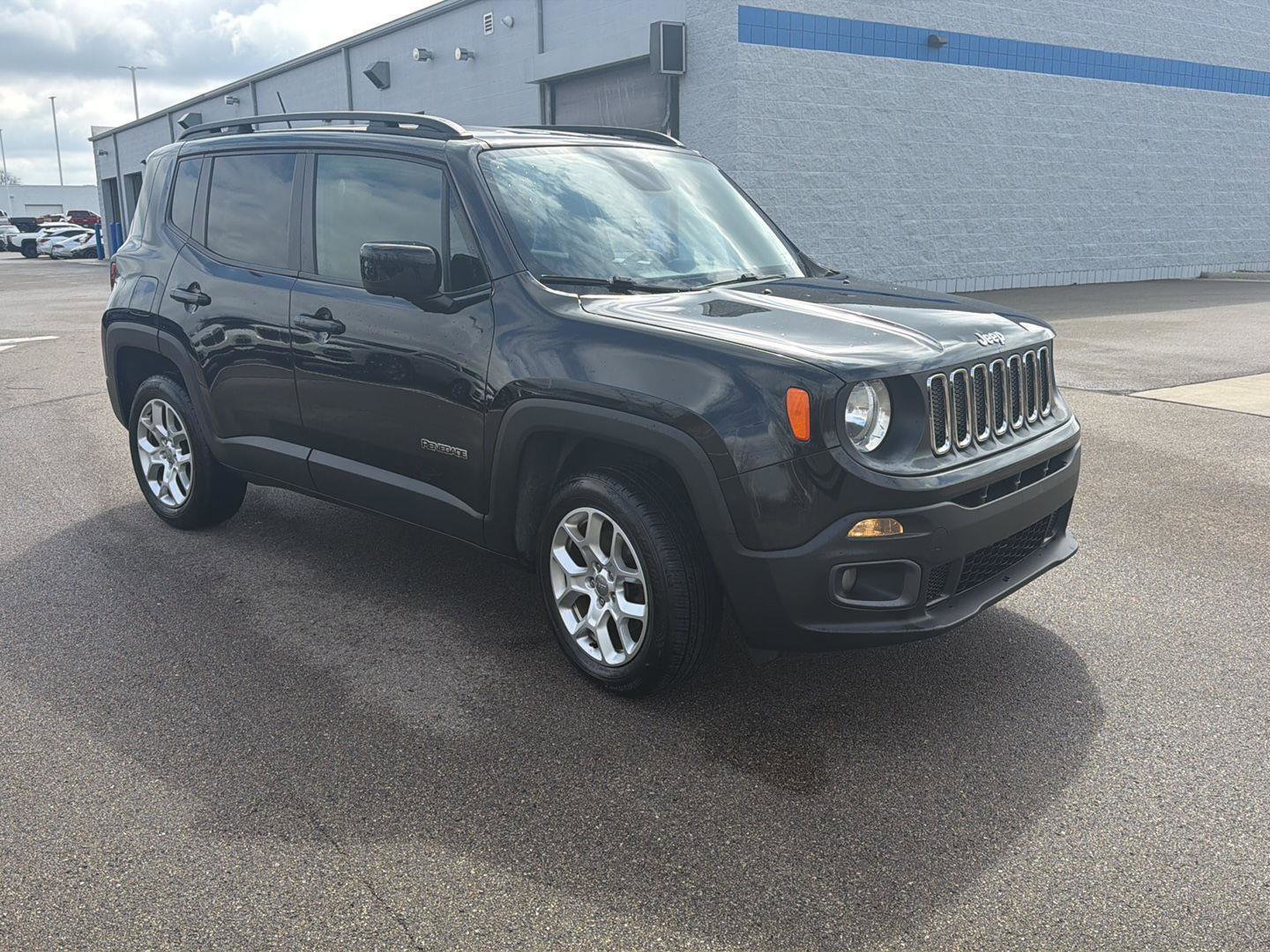 Used 2016 Jeep Renegade Latitude w/ Cold Weather Group image 7