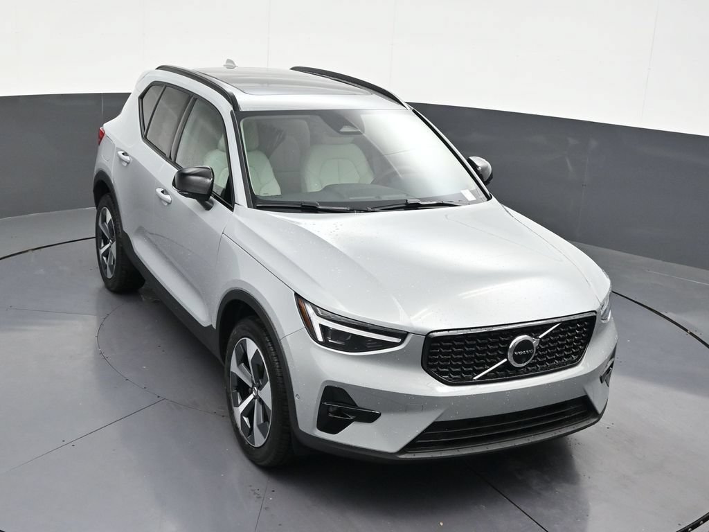 New 2026 Volvo XC40 B5 Plus w/ Protection Package Premier AWD/4WD image 19