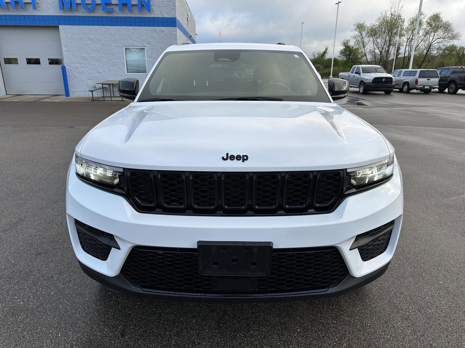 Used 2023 Jeep Grand Cherokee Altitude AWD/4WD image 11