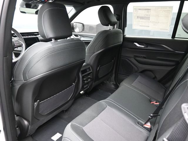 New 2025 Jeep Grand Cherokee Laredo image 16