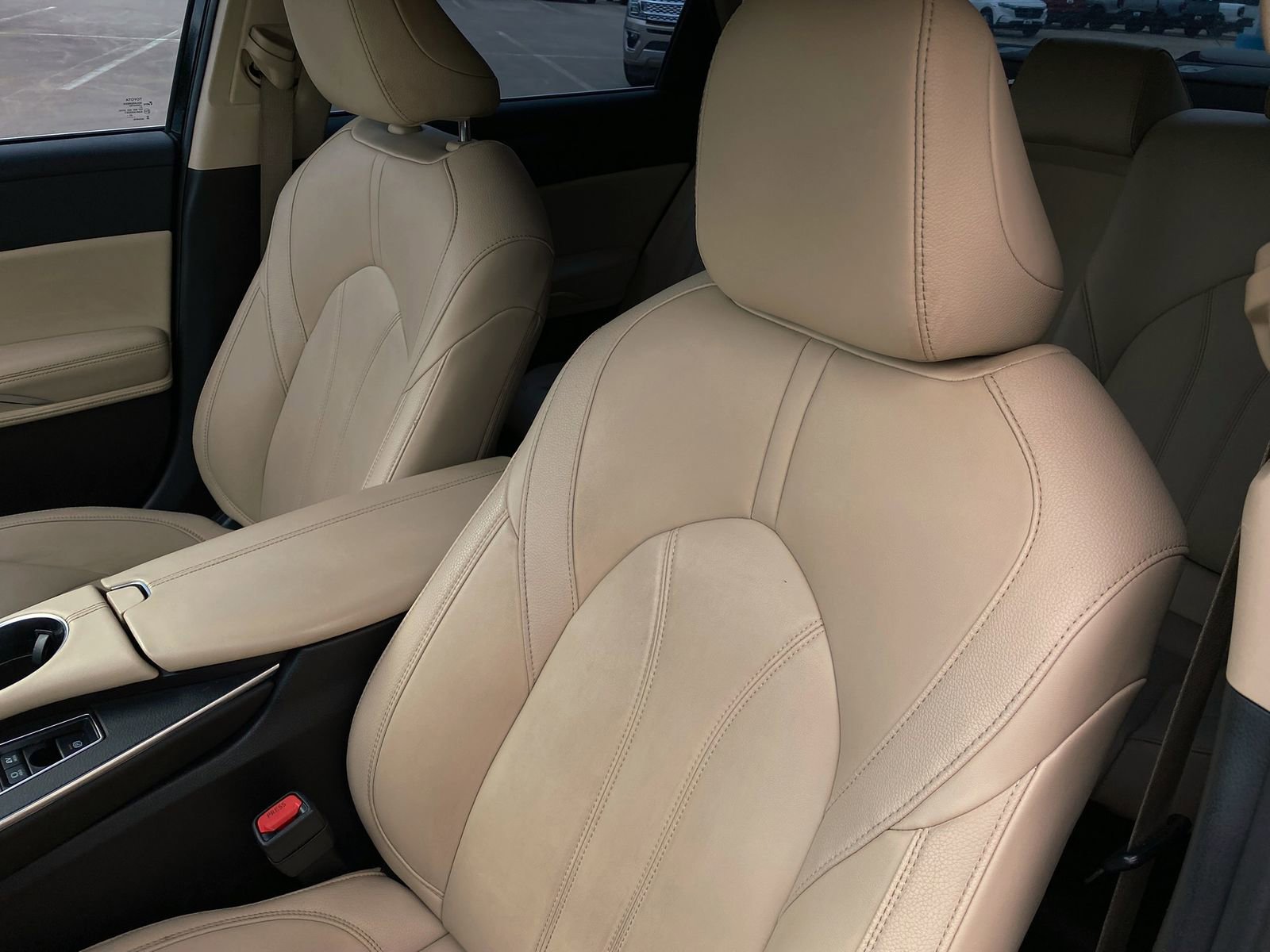 Used 2021 Toyota Avalon XLE w/ Moonroof Package image 12