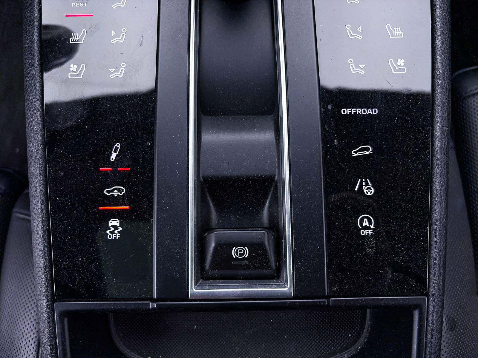 Used 2023 Porsche Macan Turbo image 31