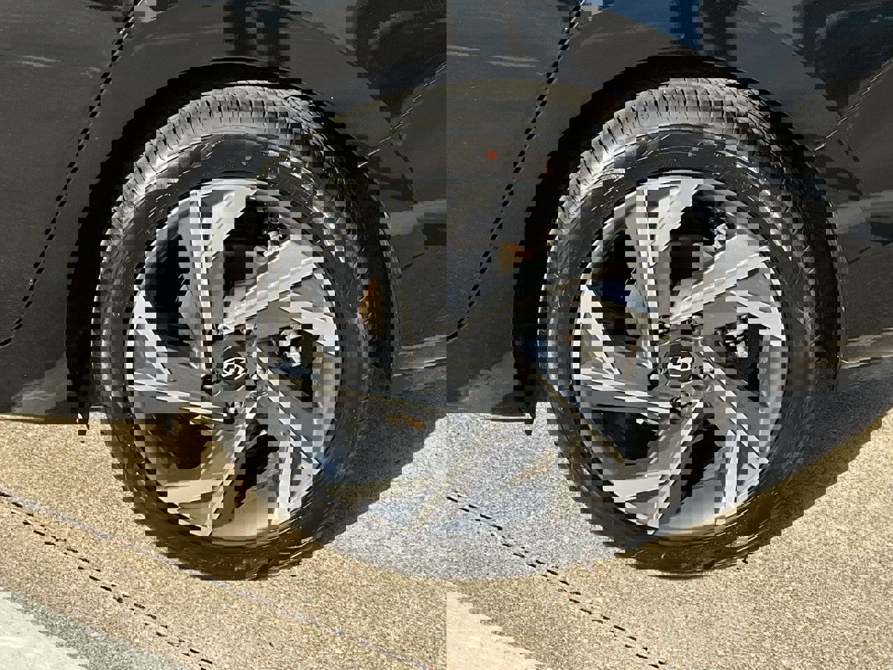 Used 2025 Hyundai Elantra SEL image 8