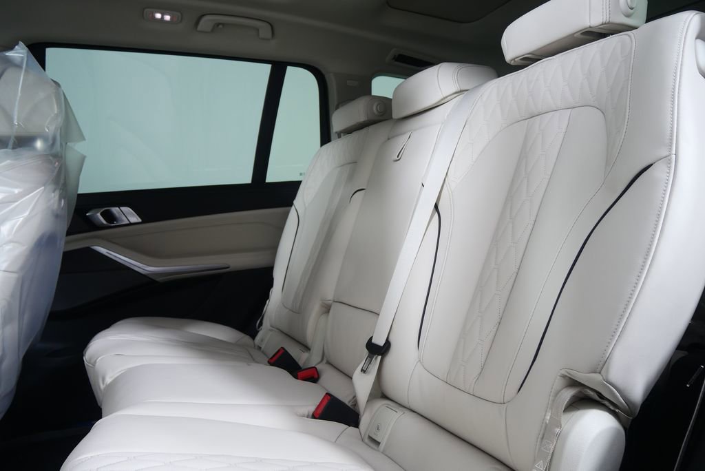 Used 2026 BMW X7 xDrive40i AWD/4WD image 15