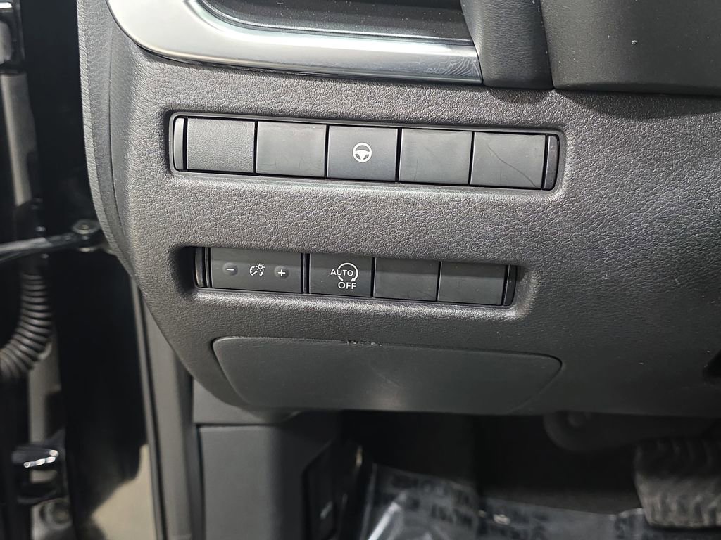 Used 2023 Nissan Rogue SV image 26