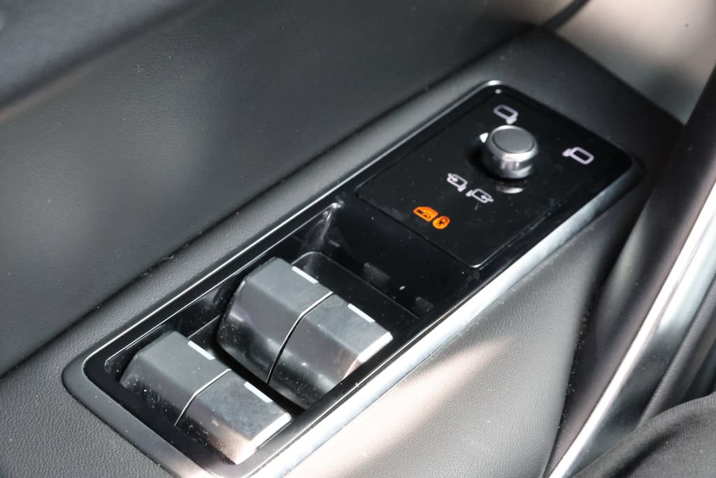 Used 2025 Jaguar F-PACE R-Dynamic S AWD/4WD image 16