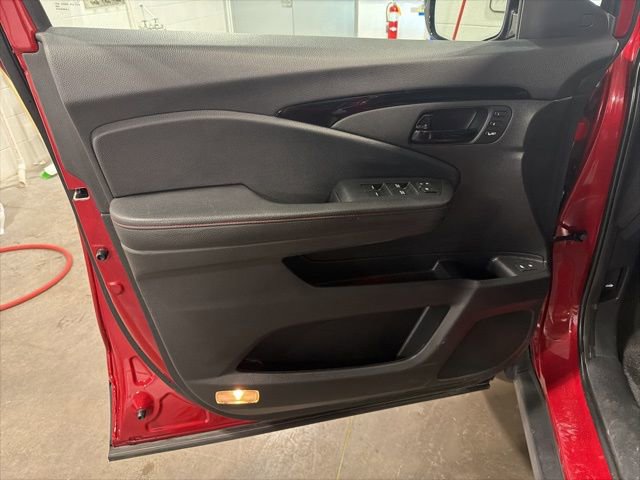 Used 2025 Honda Passport Black Edition image 7