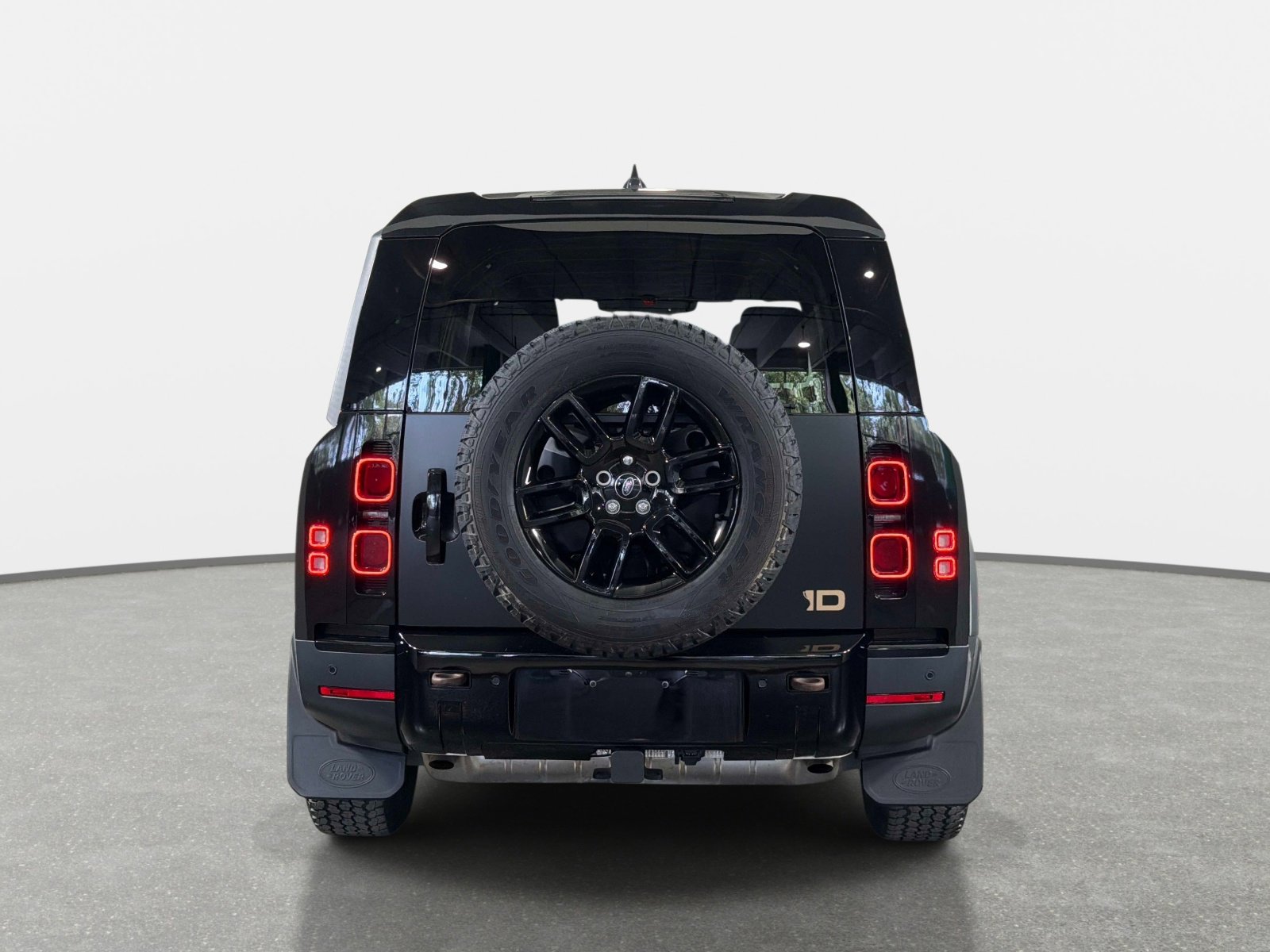 Used 2023 Land Rover Defender 130 SE AWD/4WD image 4
