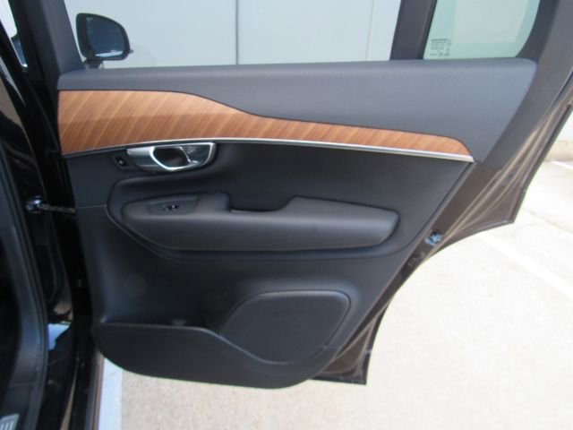 Used 2025 Volvo XC90 T8 Plus w/ Protection Package Premier image 28