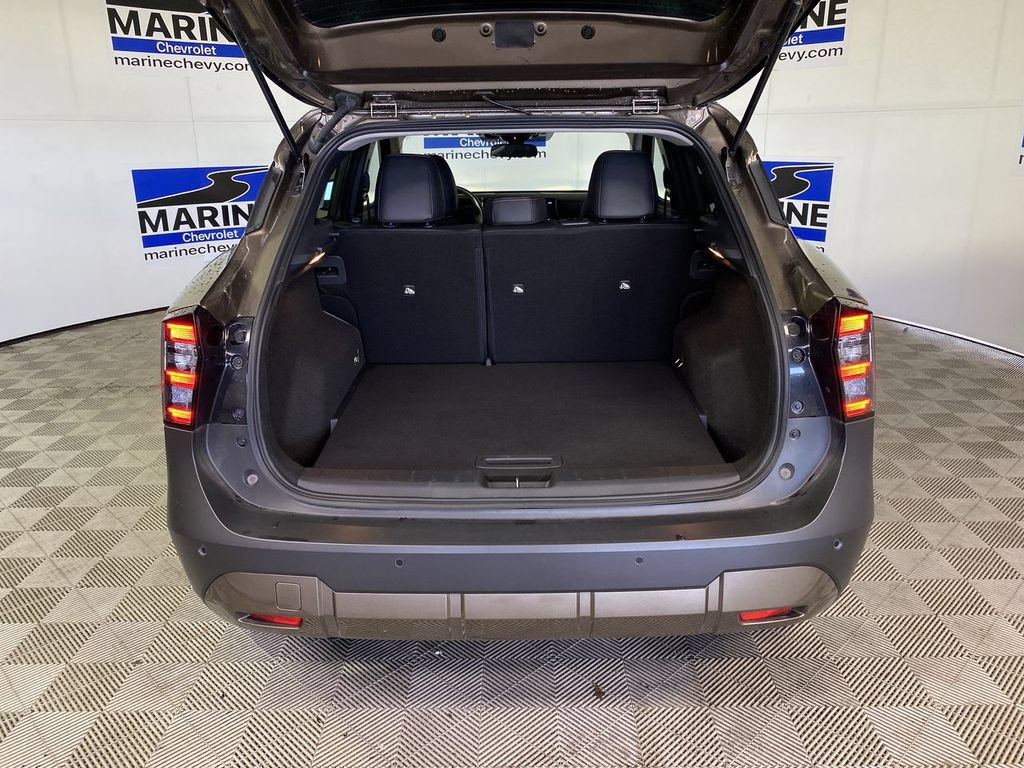 Used 2025 Nissan Kicks SR FWD image 29