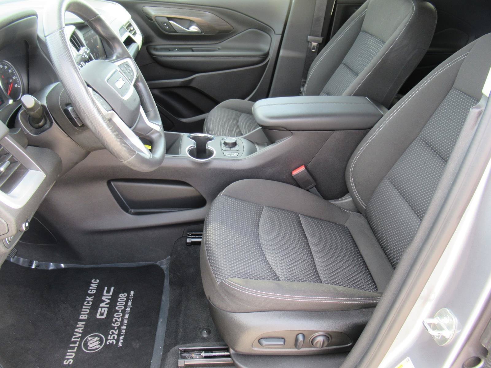 Used 2024 GMC Terrain SLE w/ Driver Convenience Package FWD image 18