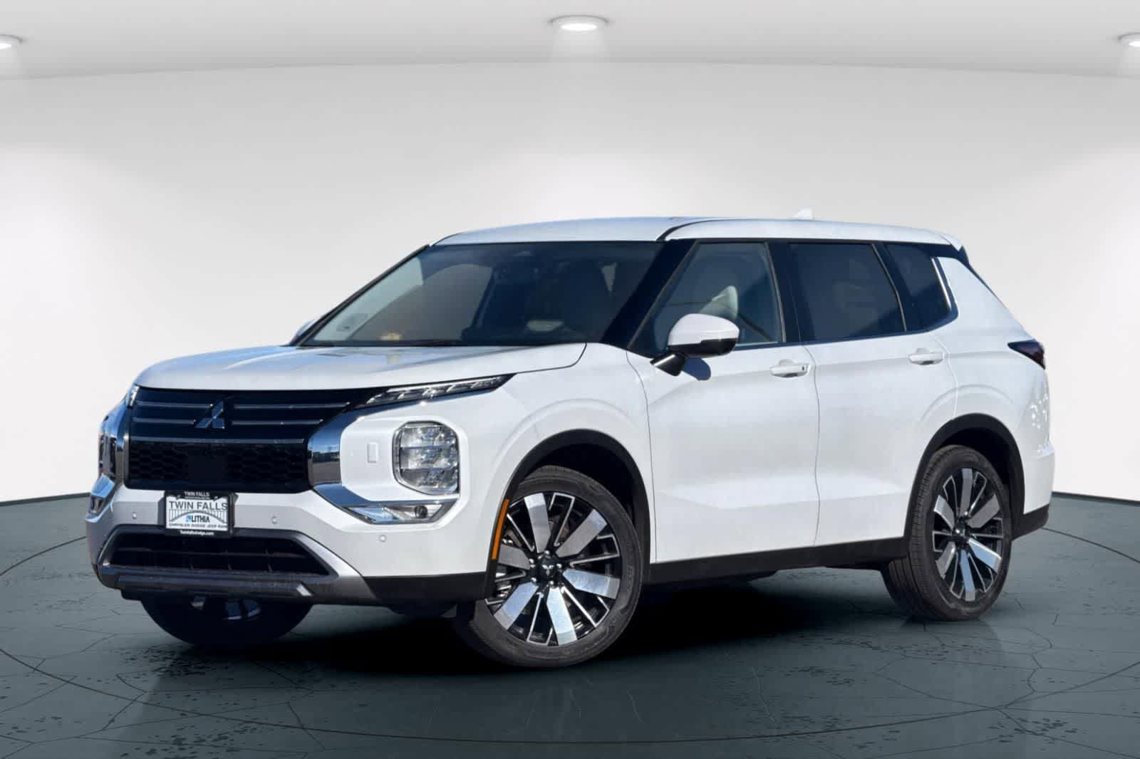 Used 2025 Mitsubishi Outlander SE video 1