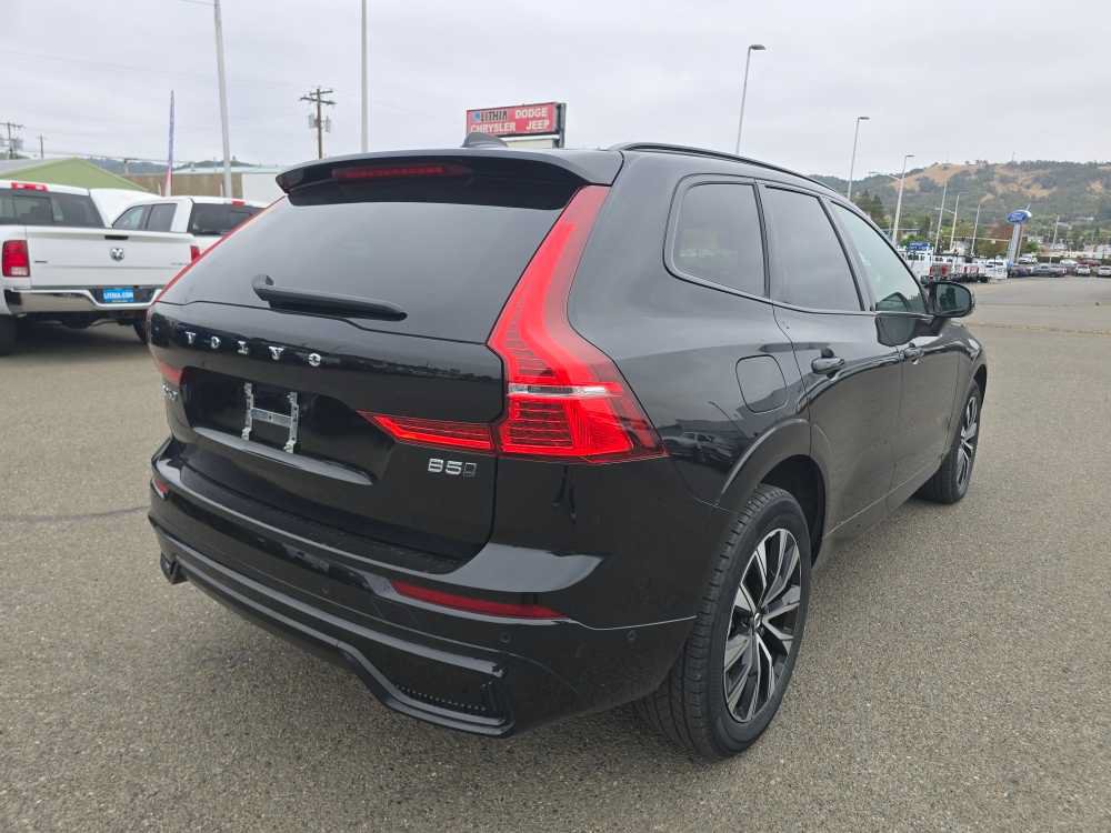 Used 2023 Volvo XC60 B5 Plus AWD/4WD image 10
